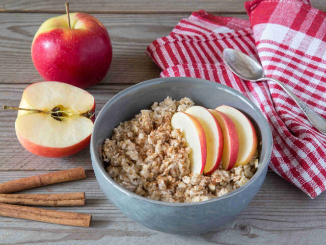 Overnight oats con manzana y canela