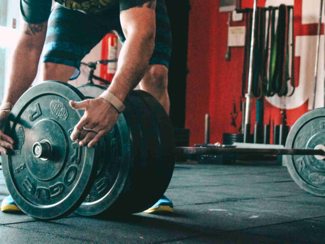 La importancia del descanso y la recuperación en tu entrenamiento de pesas